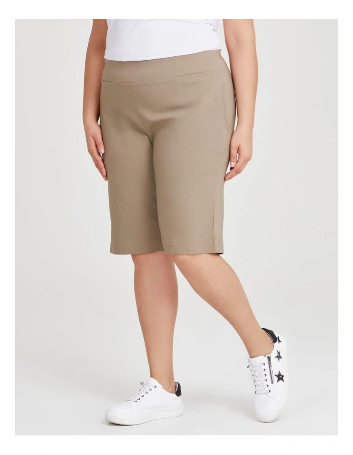 Expose Short in Chino