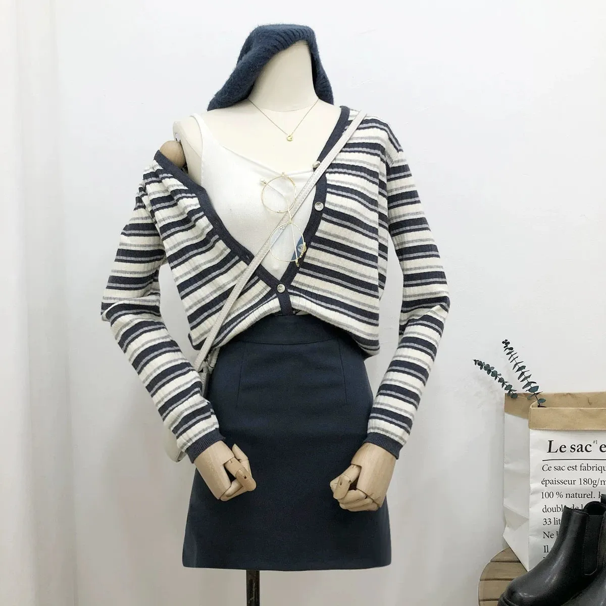 Korean retro V-neck contrast striped long-sleeved knitted cardigan for women in autumn and winter layered outer wear mixed cashm