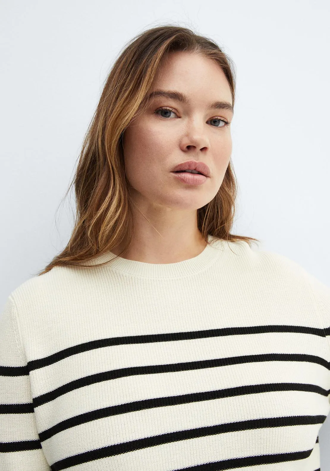 Roundneck knitted sweater