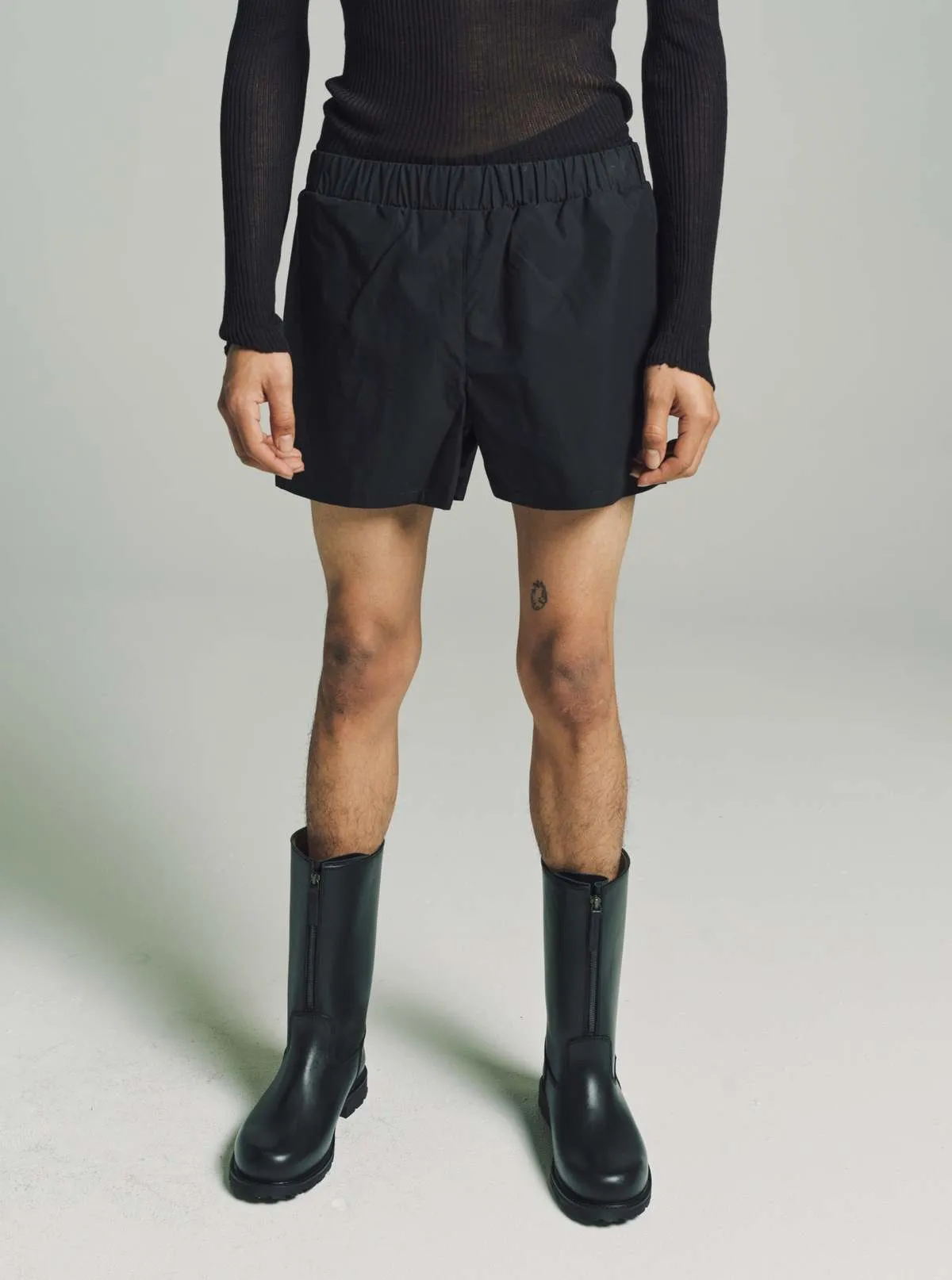 Waxed Cotton Short - Black